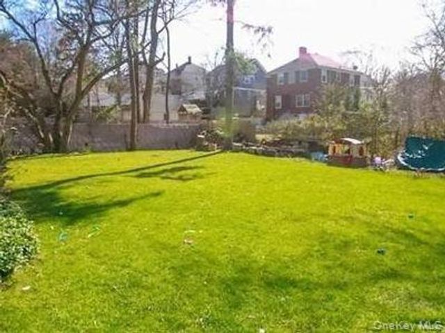 35 Francis Terrace, Glen Cove, NY 11542