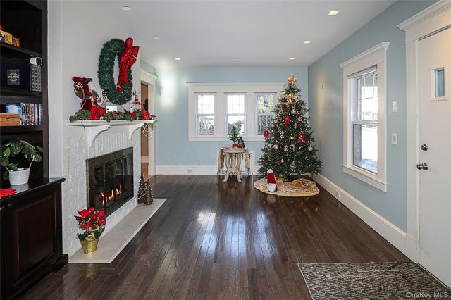 35 Francis Terrace, Glen Cove, NY 11542