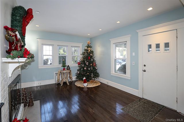 35 Francis Terrace, Glen Cove, NY 11542