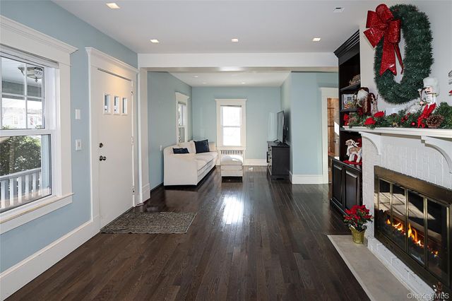 35 Francis Terrace, Glen Cove, NY 11542