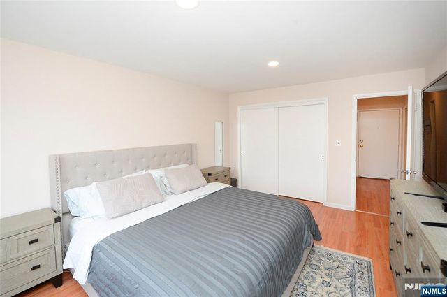 25 Market Street 2B, Saddle Brook, NJ 07663