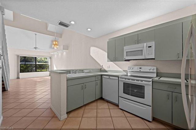 71 Emerald Woods DR # F2, Naples, FL 34108