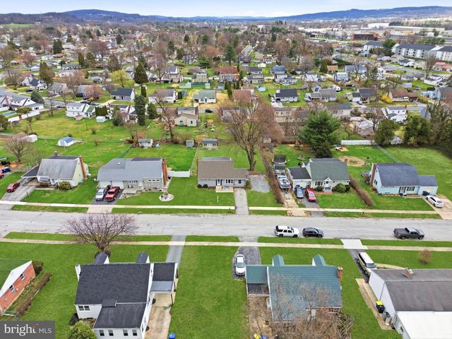 139 SYLVAN DR, York, PA 17402