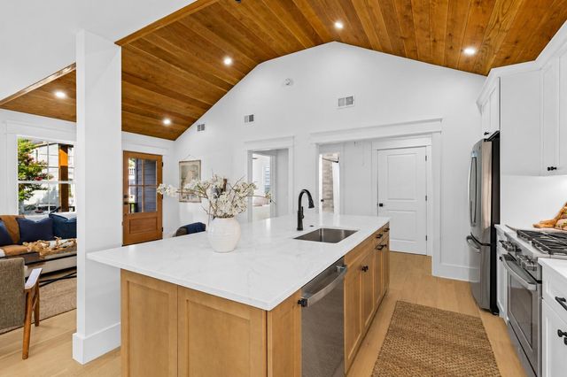 7 Larnes Street, Charleston, SC 29403