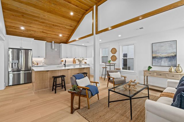 7 Larnes Street, Charleston, SC 29403