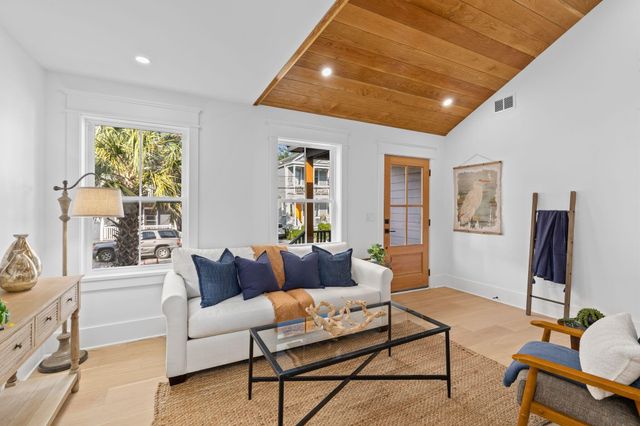 7 Larnes Street, Charleston, SC 29403