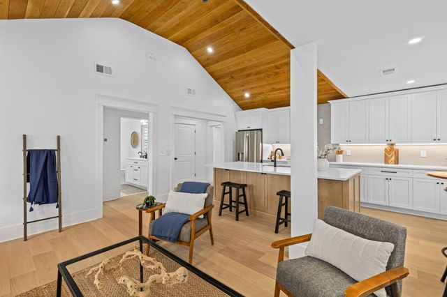 7 Larnes Street, Charleston, SC 29403
