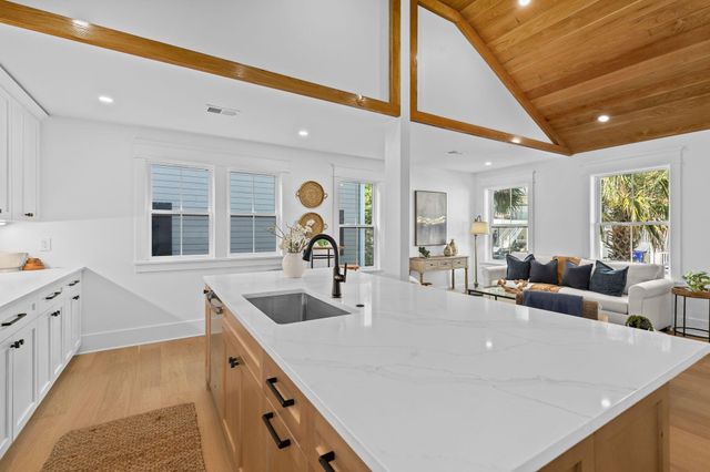 7 Larnes Street, Charleston, SC 29403