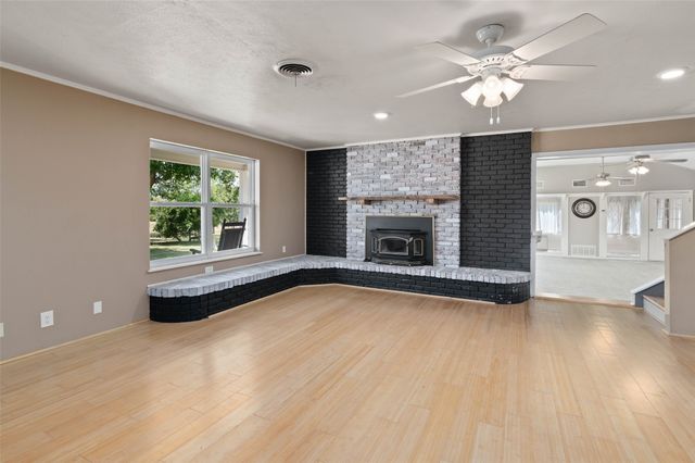 1400 Sherman Drive, Whitesboro, TX 76273