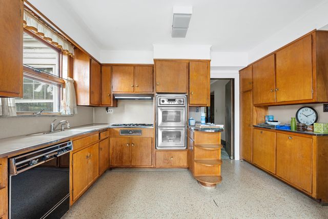 819 ROANOKE AVE, Elizabeth, NJ 07208