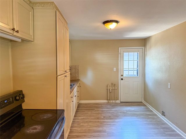 104 Dixon Street, Cleburne, TX 76033