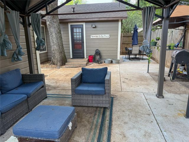 104 Dixon Street, Cleburne, TX 76033