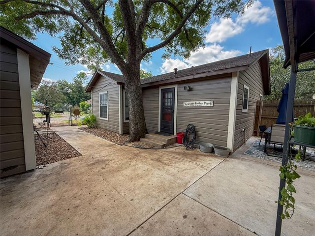 104 Dixon Street, Cleburne, TX 76033