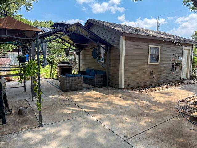 104 Dixon Street, Cleburne, TX 76033