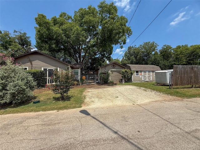 104 Dixon Street, Cleburne, TX 76033