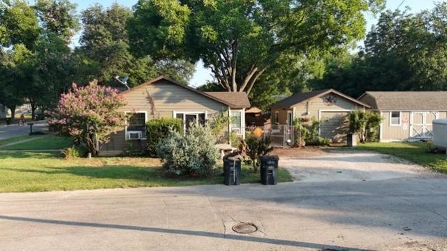 104 Dixon Street, Cleburne, TX 76033