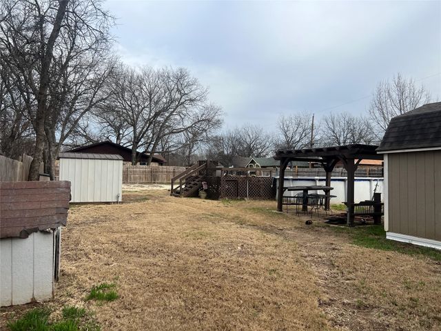 104 Dixon Street, Cleburne, TX 76033