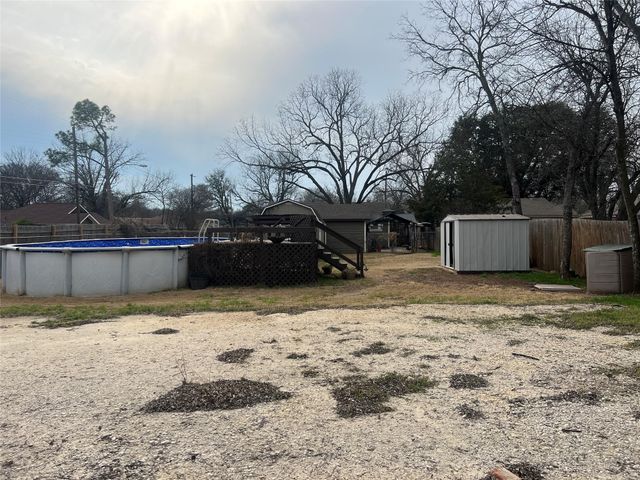 104 Dixon Street, Cleburne, TX 76033