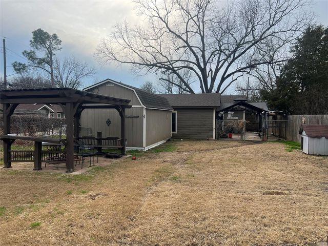 104 Dixon Street, Cleburne, TX 76033