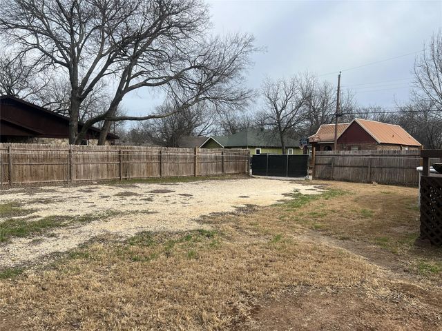 104 Dixon Street, Cleburne, TX 76033