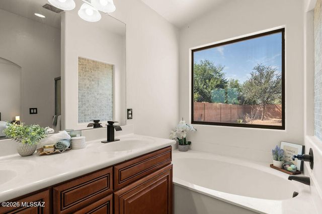 7130 S Oakbank Drive, Tucson, AZ 85757