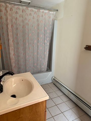 17 Thenius St, Worcester, MA 01607