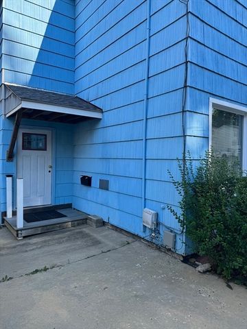 17 Thenius St, Worcester, MA 01607