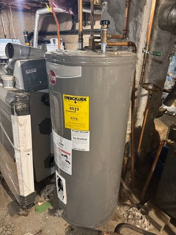 17 Thenius St, Worcester, MA 01607