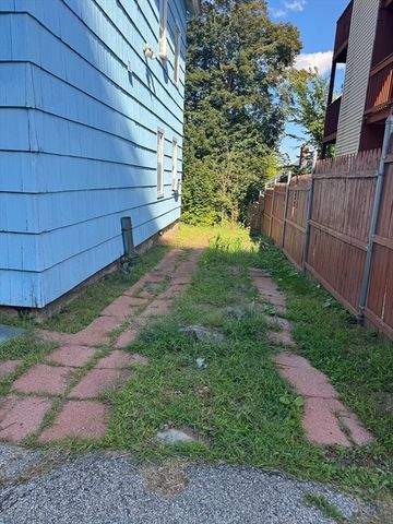 17 Thenius St, Worcester, MA 01607