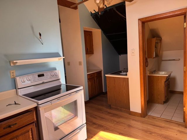 17 Thenius St, Worcester, MA 01607