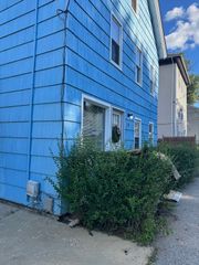 17 Thenius St, Worcester, MA 01607