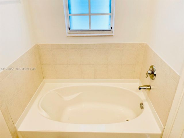 218 SW 6th Pl, Pompano Beach, FL 33060