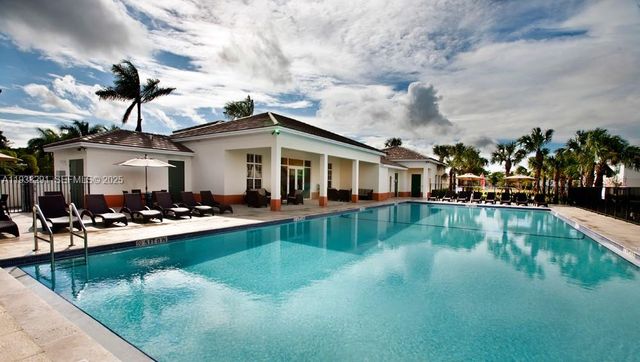 218 SW 6th Pl, Pompano Beach, FL 33060