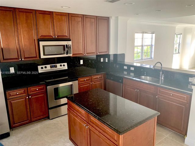 218 SW 6th Pl, Pompano Beach, FL 33060