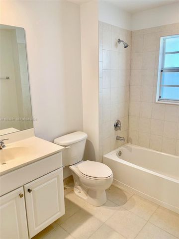 218 SW 6th Pl, Pompano Beach, FL 33060