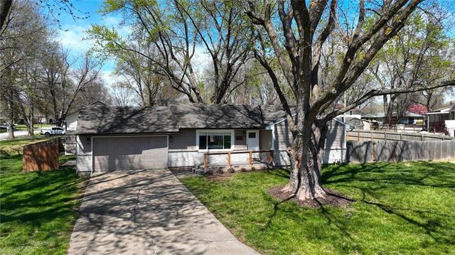 1604 Ridgeway Drive, Greenwood, MO 64034
