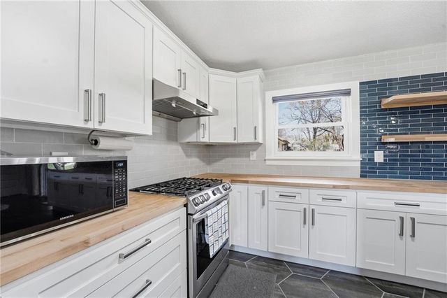 1604 Ridgeway Drive, Greenwood, MO 64034
