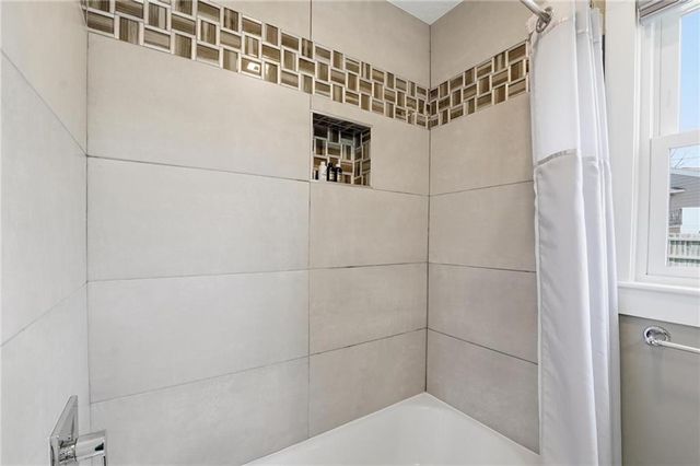 1604 Ridgeway Drive, Greenwood, MO 64034