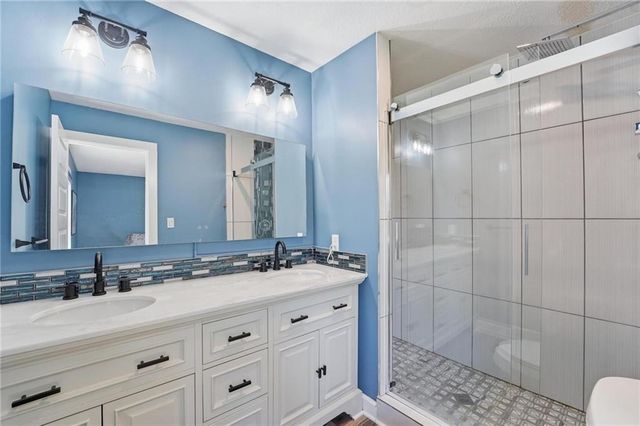 1604 Ridgeway Drive, Greenwood, MO 64034
