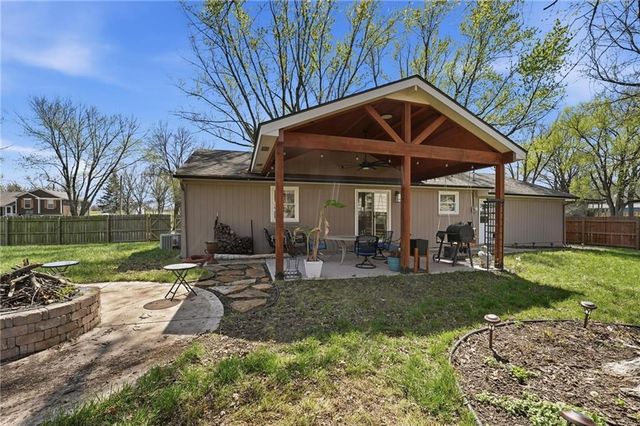 1604 Ridgeway Drive, Greenwood, MO 64034