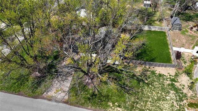 1604 Ridgeway Drive, Greenwood, MO 64034