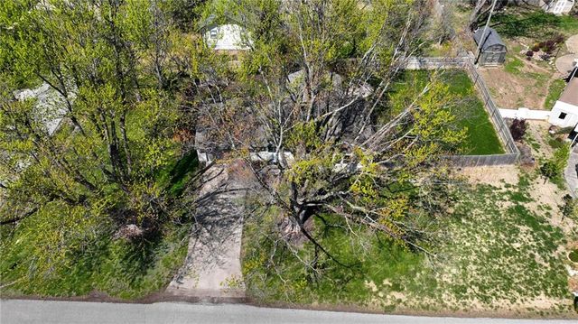 1604 Ridgeway Drive, Greenwood, MO 64034
