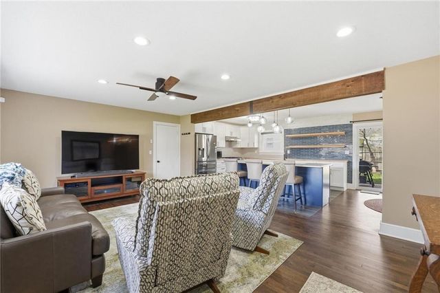 1604 Ridgeway Drive, Greenwood, MO 64034