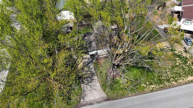1604 Ridgeway Drive, Greenwood, MO 64034