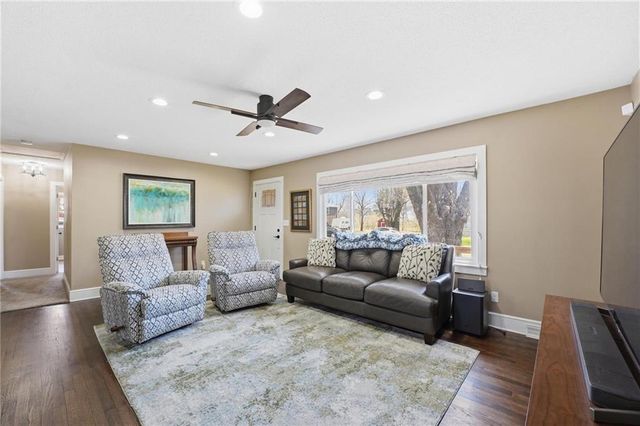 1604 Ridgeway Drive, Greenwood, MO 64034