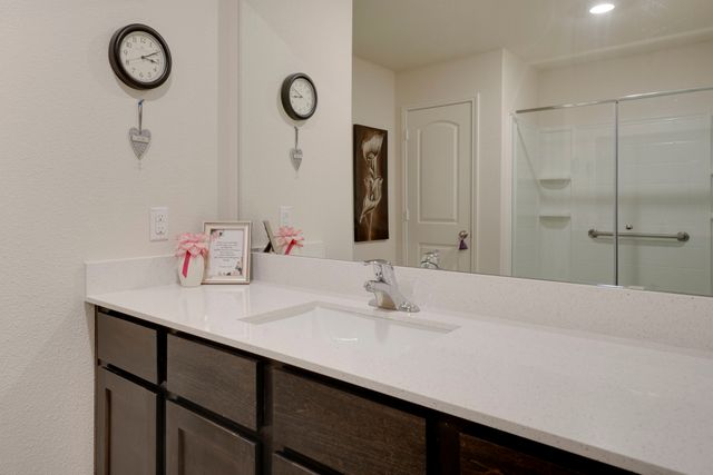 112 Bovine Drive, Newark, TX 76071