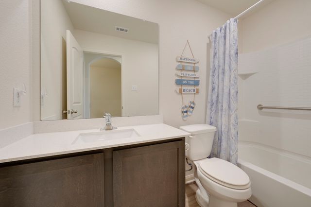 112 Bovine Drive, Newark, TX 76071