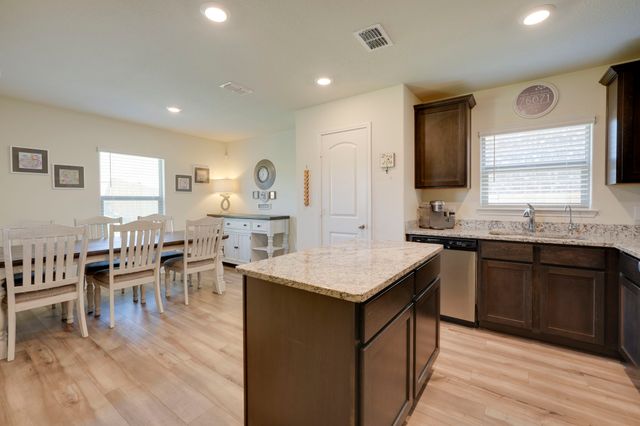 112 Bovine Drive, Newark, TX 76071