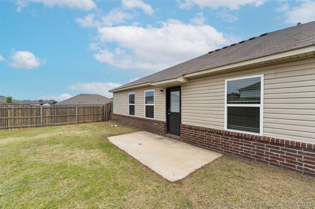 2001 S Lubbock Drive, Claremore, OK 74019