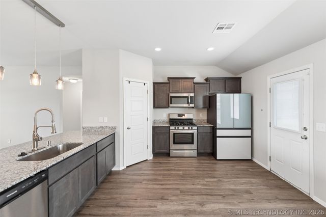 2001 S Lubbock Drive, Claremore, OK 74019